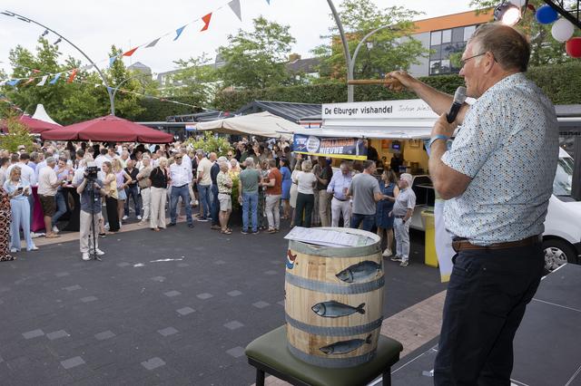 Haringparty Dronten levert recordbedrag van 32.500 euro op voor goede doelen