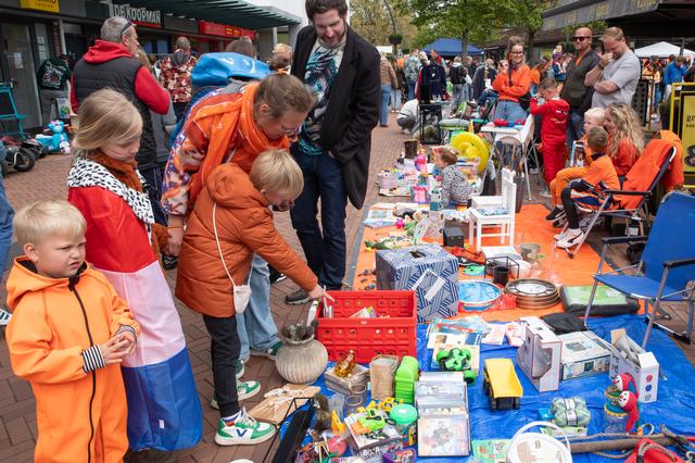 Boer’n Babbels, zon en gezelligheid: geslaagde Koningsdag in Dronten