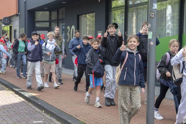 Avondvierdaagse Dronten eindigt met feestelijke intocht