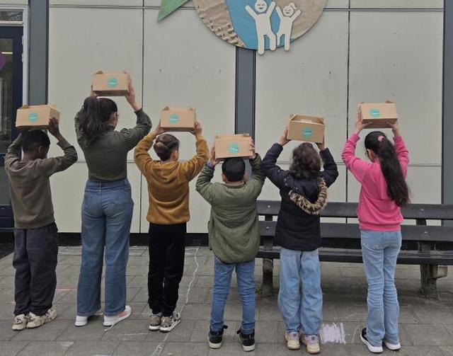 Leerlingen Taalschool De Vlieger in Dronten leren groente eten met Groentjessoep