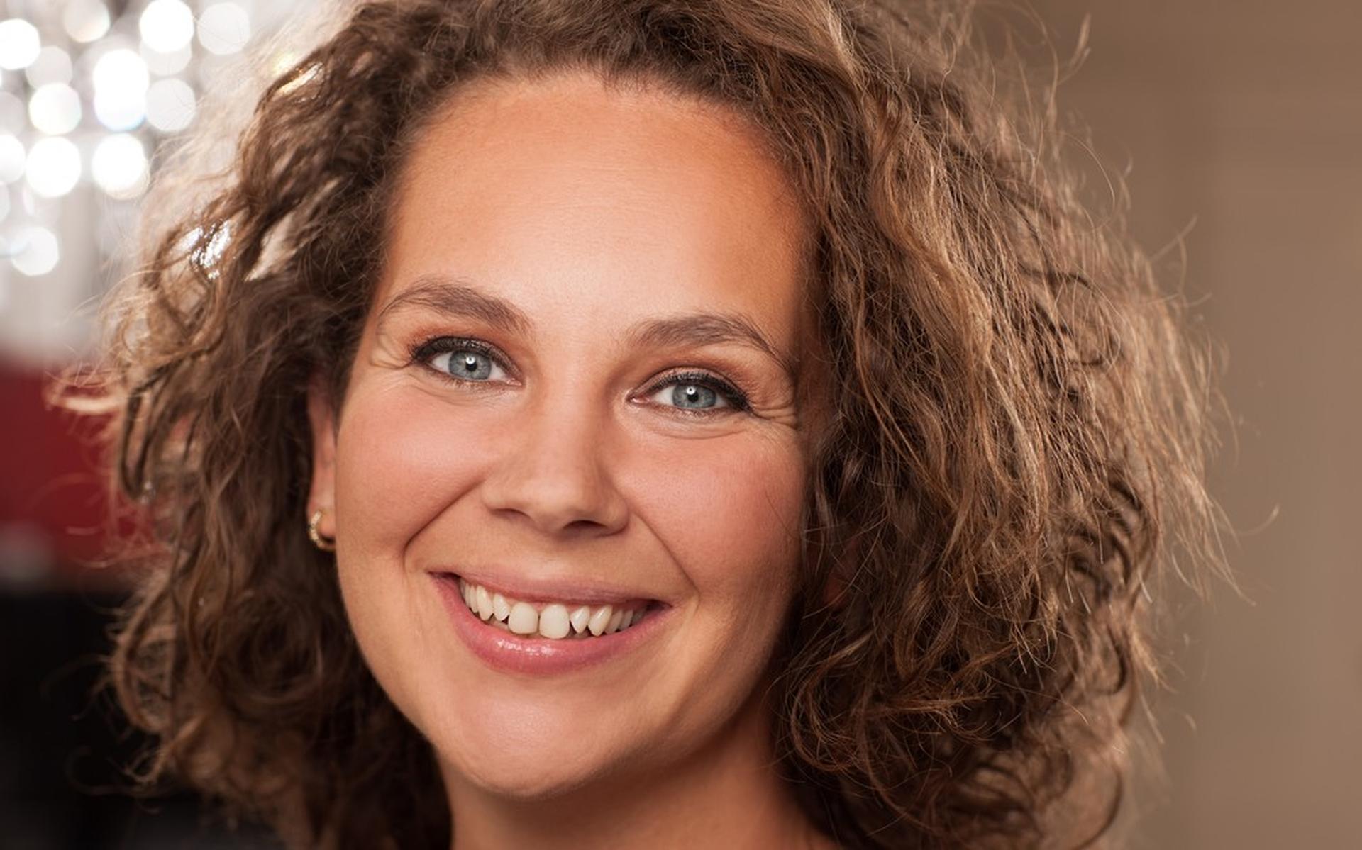 Nieuwe show Sara Kroos doet pijn van het lachen - Flevopost