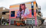 Deze mural aan de Poststraat is gemaakt door de artiest Kitsune Jolene. 