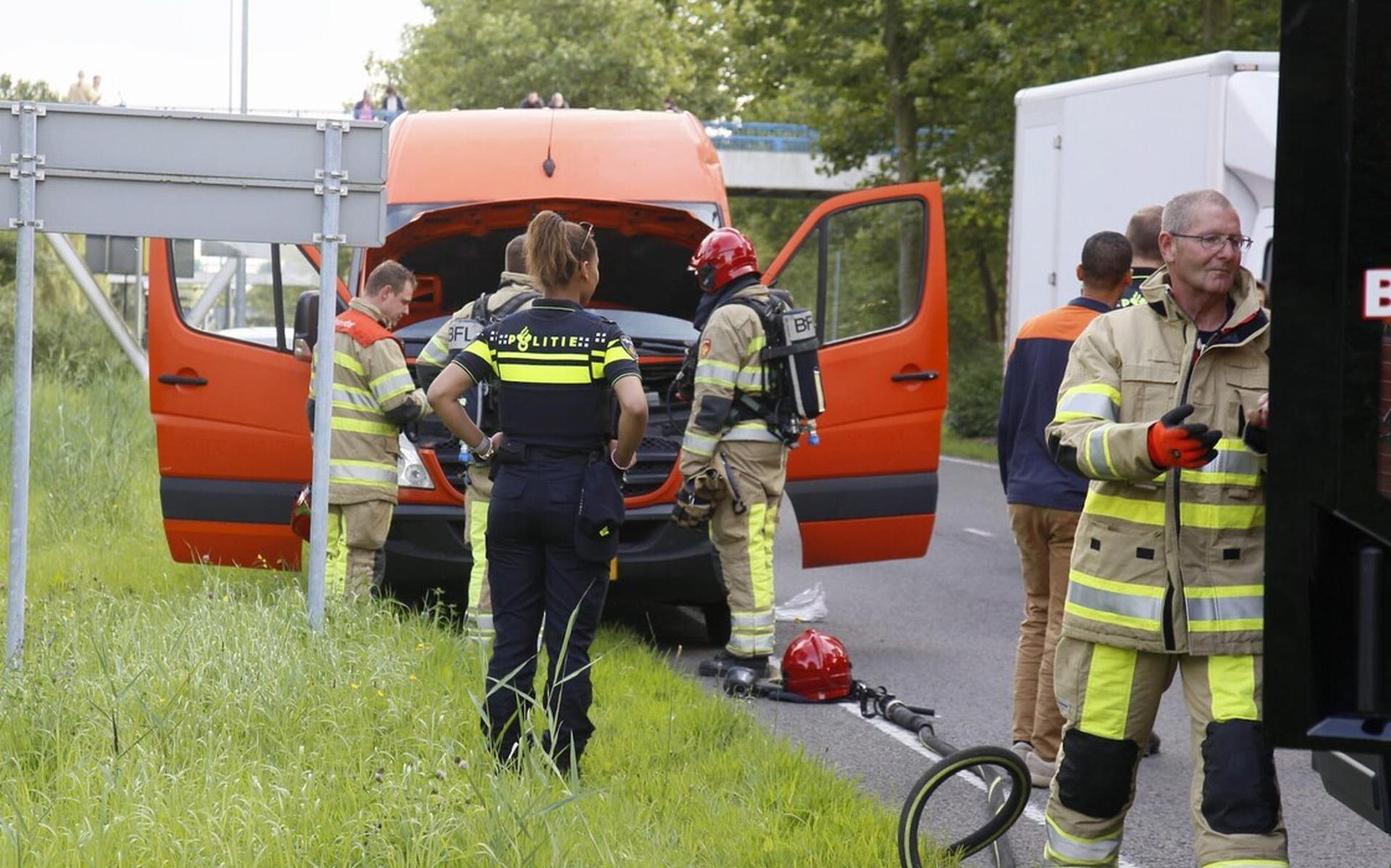 Zuigerplasdreef In Lelystad Tijdelijk Afgesloten Vanwege Autobrand ...