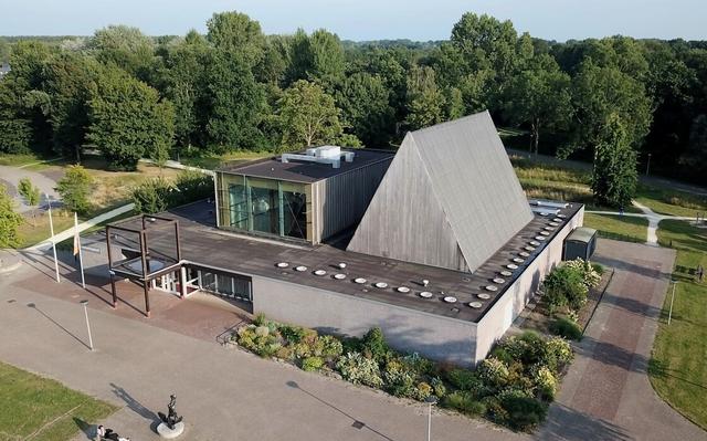 Trouw-journalist Stevo Akkerman Geeft Lezing In Ontmoetingskerk In ...