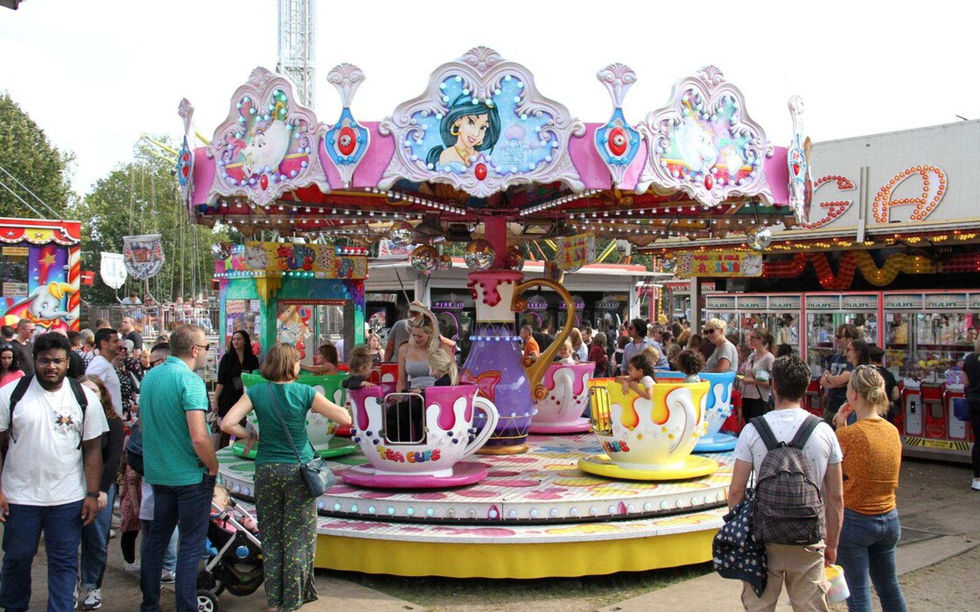 Kermis strijkt neer op evenemententerrein De Meent in Lelystad Flevopost