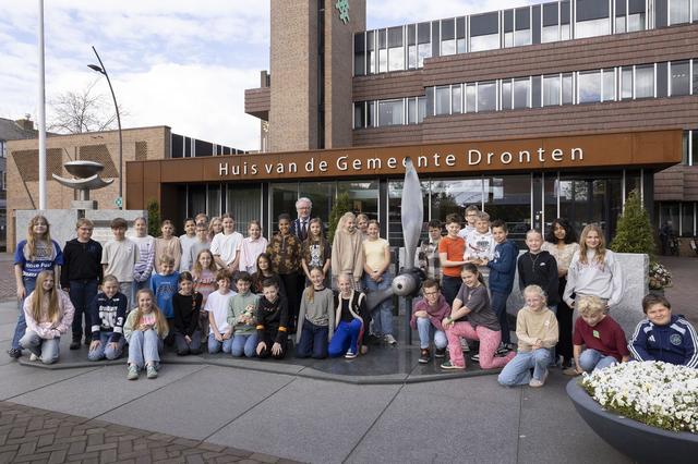 Vliegersmonument Dronten ziet er weer brandschoon uit