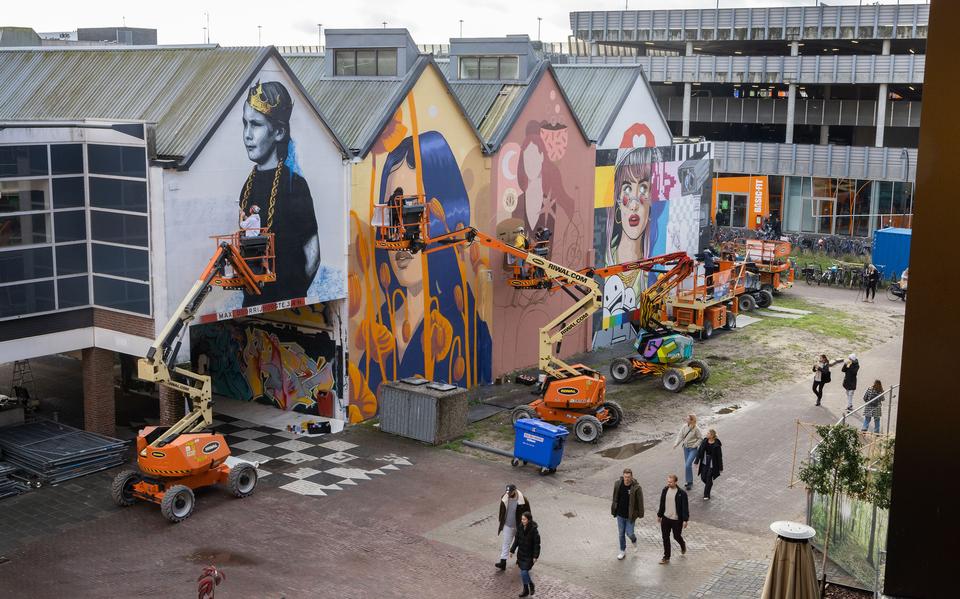 De nieuwe muurschilderingen.