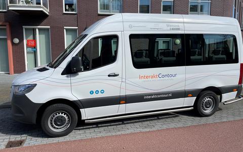 De Activerende Dagbesteding van InteraktContour in Lelystad zoekt vrijwilligers die cliënten met de eigen leasebus naar de dagbesteding rijden en weer terug naar huis.