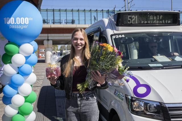Buurtbus Dronten begroet 100.000e passagier