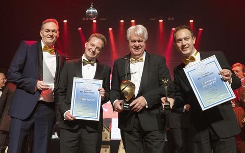 De winnaars van de BKL Award (Dutch Cups) en de BKL Trofee (Werkbedrijf Lelystad) samen op de foto.