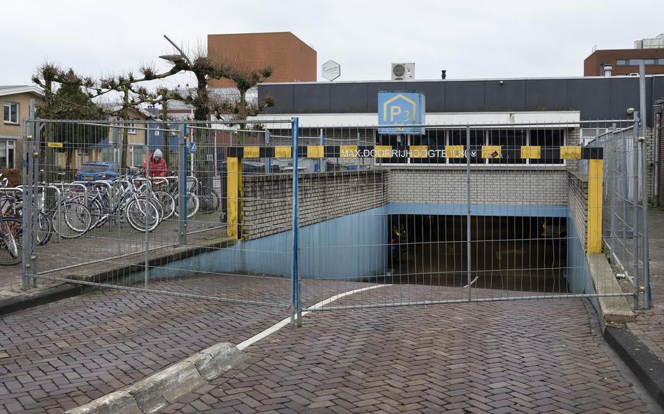 De parkeergarage in Stadshart Suydersee is voorlopig afgesloten voor auto’s.