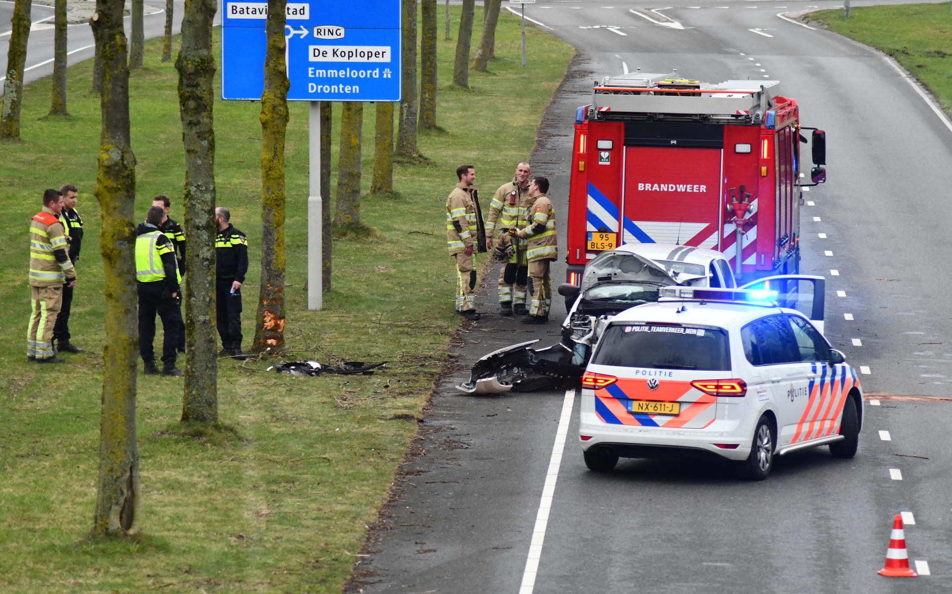 Automobilist Raakt Van De Weg En Crasht Tegen Boom In Lelystad - Flevopost