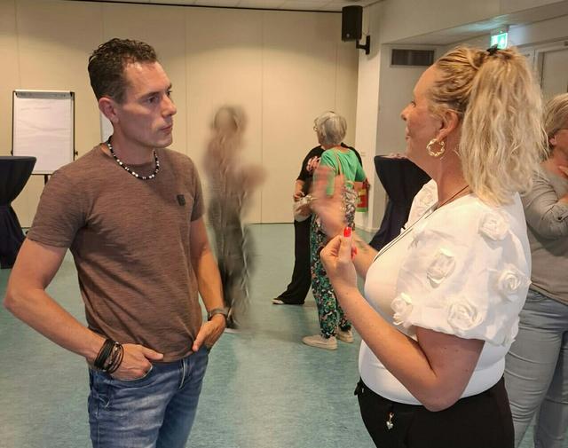 Onlangs vond de tweede bijeenkomst van 'SamenWijzer Lelystad' plaats. Hierbij waren niet alleen gedupeerde ouders en hun kinderen aanwezig, maar ook vertegenwoordigers van de gemeente en de plaatselijke politiek.