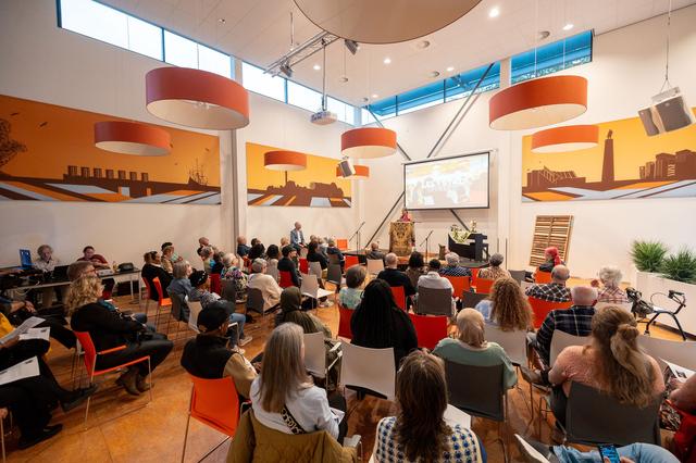 Stilte en verbondenheid overheersen bij Lelystad Spreekt!