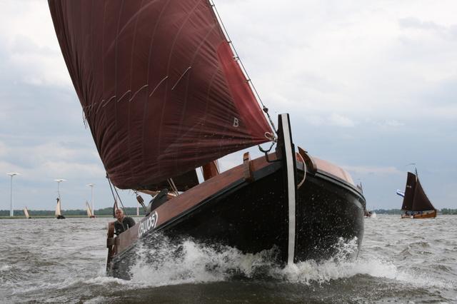 Historische botters strijden bij Lelystad om Marker Wadden Trofee