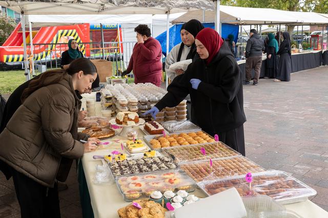 Turkse moskee Lelystad trekt bezoekers met cultuur, rondleidingen en lekkernijen
